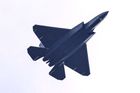Stíhací letoun Shenyang J-35 prolétá ve formaci během přeletové zkoušky před vojenskou přehlídkou k 80. výročí konce druhé světové války v Pekingu.