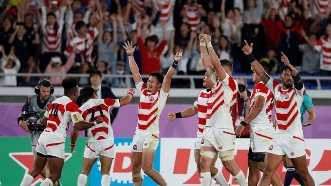 Japonští ragbisté slaví postup do čtvrtfinále MS 2019