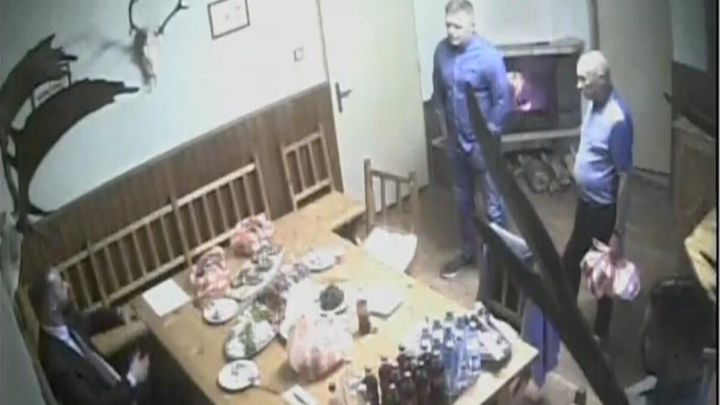 Tajné schůzky na chatě. Fico a spol. se na videu domlouvají, jak ovlivnit vyšetřování; Zdroj foto: Aktuality.sk