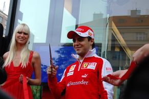 Felipe Massa otevřel v Praze nový showroom Ferrari