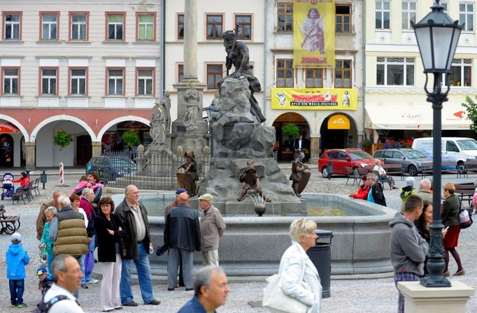 Krakonošovo náměstí a kašna, Trutnov