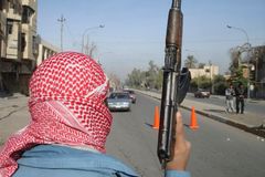 Al-Káida zabila dvanáct lidí a dalších 35 unesla