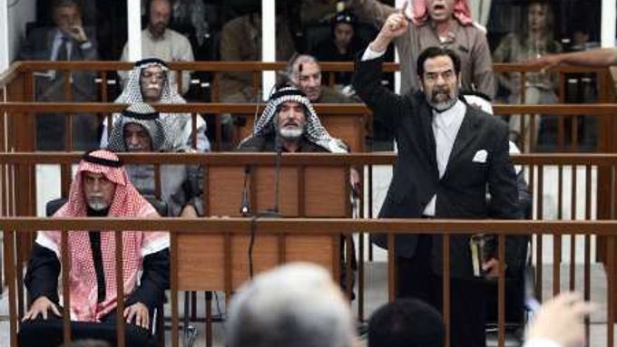 Saddám Husaj před soudem