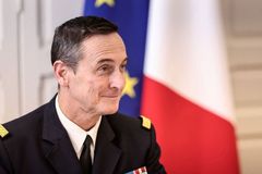 Možná ztratíte svoje děti, varuje generál. Macron chce víc mladých v armádě