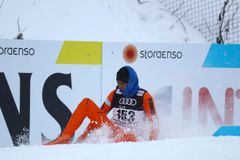 Kokosy na sněhu? Lyžař z Venezuely bavil diváky na MS v Lahti, ve Francii ho měli za uprchlíka