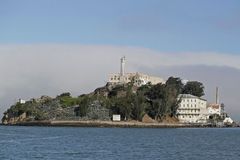 "Konec tolerance té špíny." Trump nařídil znovu otevřít věznici Alcatraz