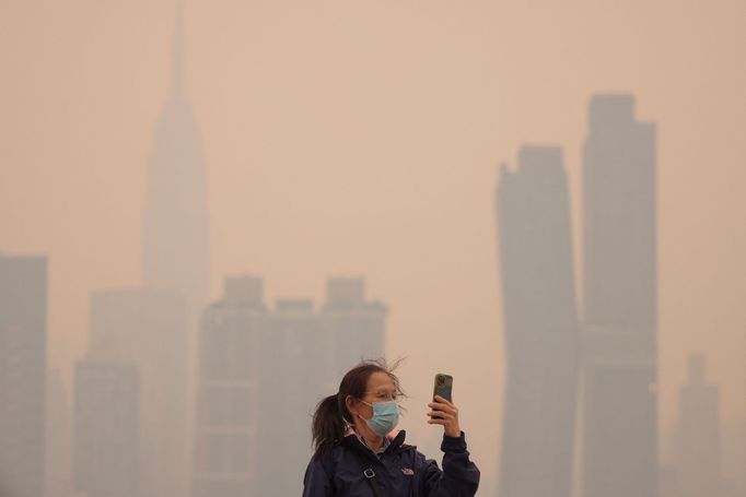 Znečištěný vzduch v New Yorku kvůli lesním požárům v Kanadě.