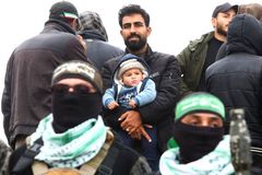 Izraelský exministr tlačí na Netanjahua: "Vytvořme vládu, která vykoupí rukojmí."