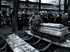 Rakev s opstatky byla převezena na Olšany, kde pohřební obřad proběhl jen za účasti rodiny a přátel Jana Palacha. Pohřební obřad celebroval evangelický farář Jakub Trojan.