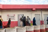 Afghánská vláda v prosinci 2022 oznámila, že ženy nesmí pracovat v nevládních organizacích a nesmí získat vysokoškolské vzdělání. To samo o sobě zřejmě dále zhorší přístup žen ke zdravotní péči.