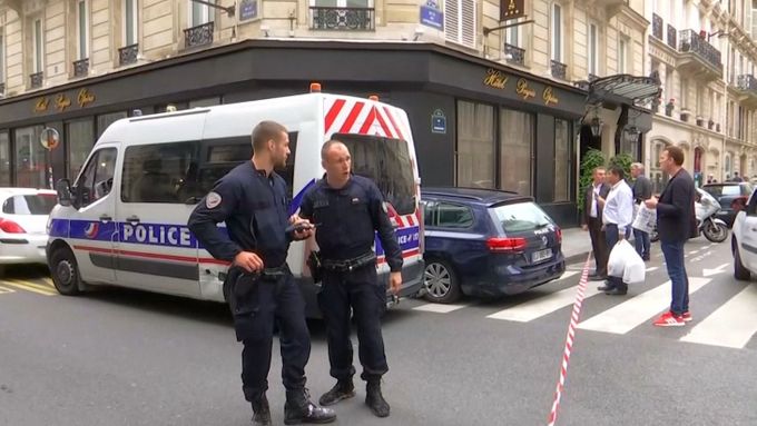 Video: Zásah francouzské policie v Paříži.