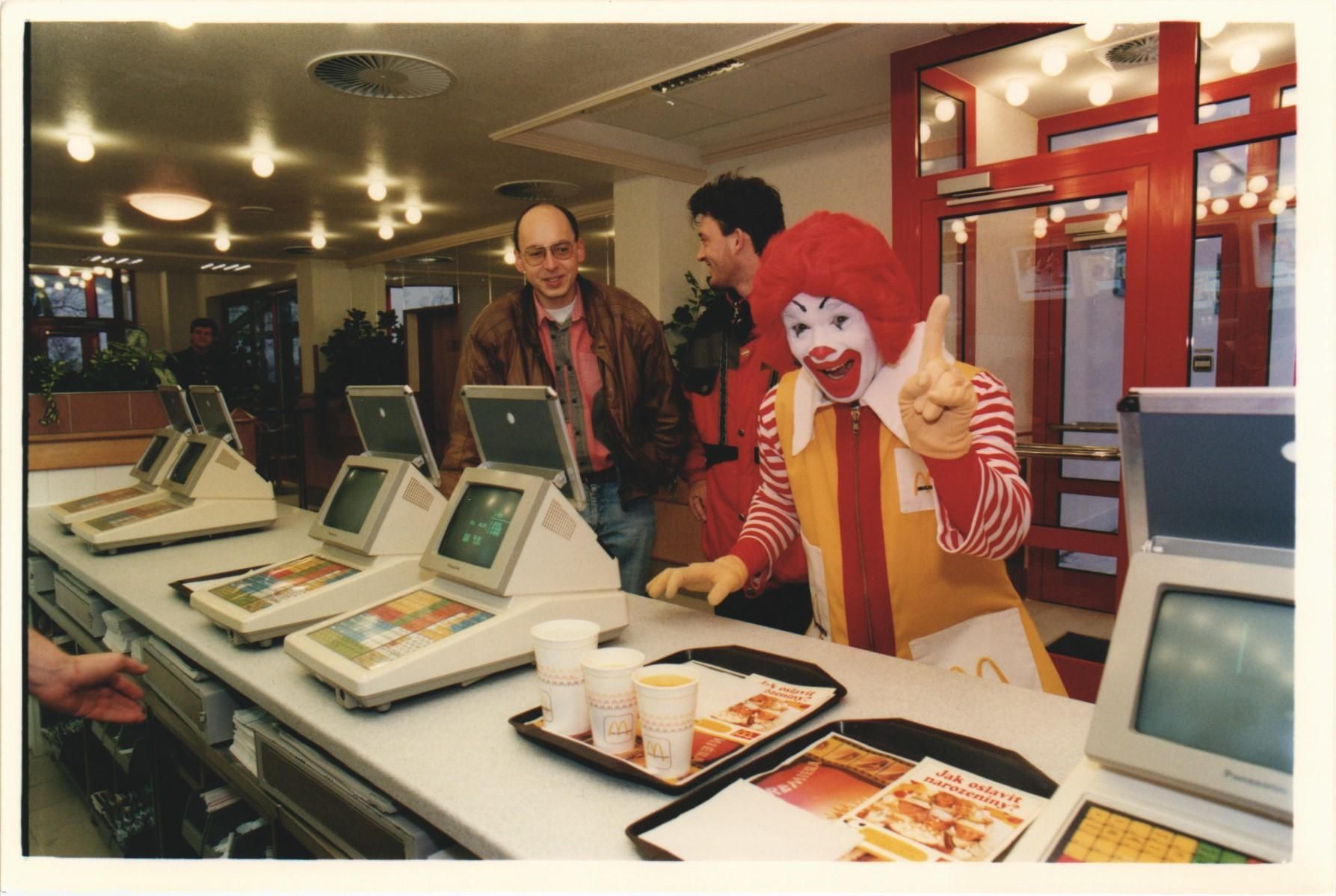 Začátky McDonald's v Československu