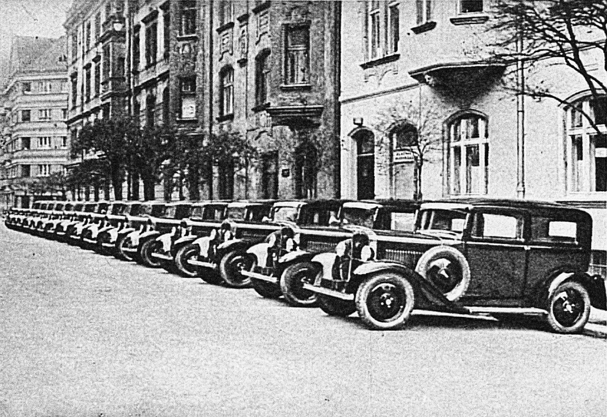 Fotogalerie / Před 115 lety byla podepsána smlouva o zřízení továrny na automobily Praga