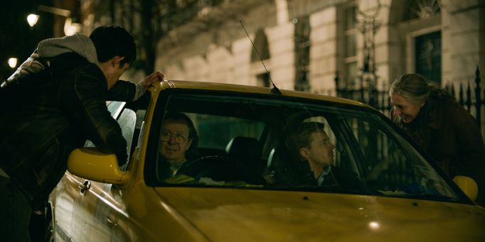 Christopher Chung jako Roddy, Gary Oldman coby Jackson, Jack Lowden v roli Rivera a Saskia Reevesová jako Catherine.