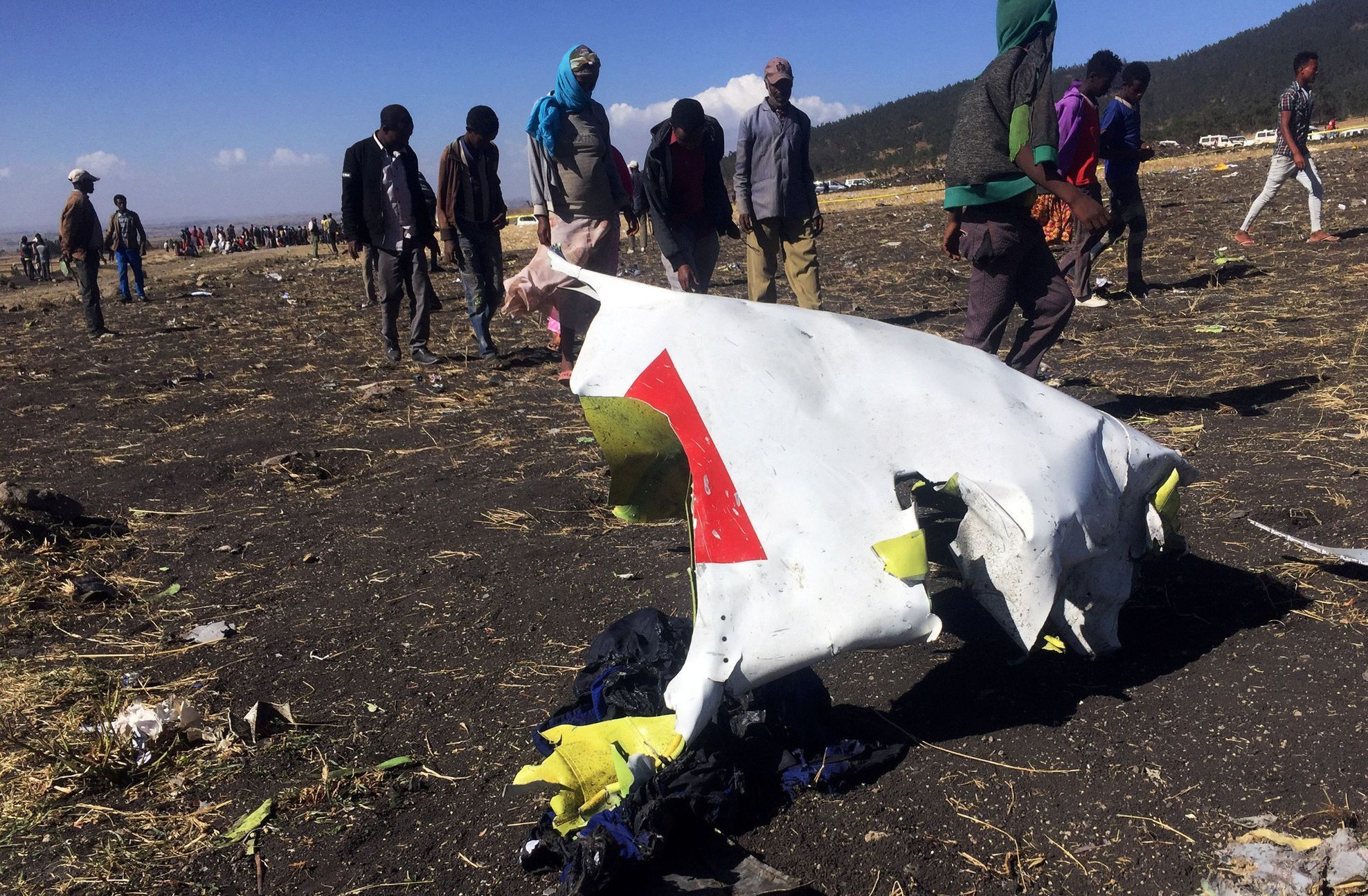 Část vraku letadla Boeing 737 MAX 8 společnosti Ethiopian Airlines, které se zřítilo 10. března.