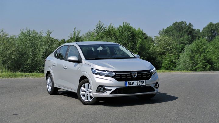 Z hranaté krabice elegantní dáma. Dacia Logan opustila nízkou cenu i laciný dojem; Zdroj foto: Martin Frei