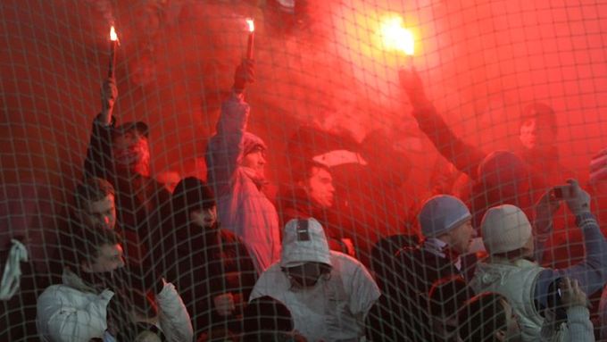 Takhle se předvedli fanoušci Spartaku Moskva vloni na Spartě.