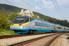 "Zamrzne" pendolino? Kvůli závadám klíčového dílu se České dráhy přou s Alstomem