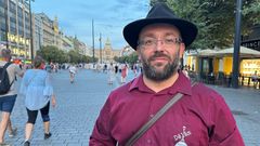 Předseda hnutí Stačilo! Daniel Sterzik alias Vidlák ve chvíli, kdy mluvil v červenci 2025 o dohodě se SOCDEM