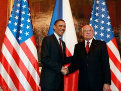 Jedním z témat Klausovy knihy je i návštěva Baracka Obamy v Praze.