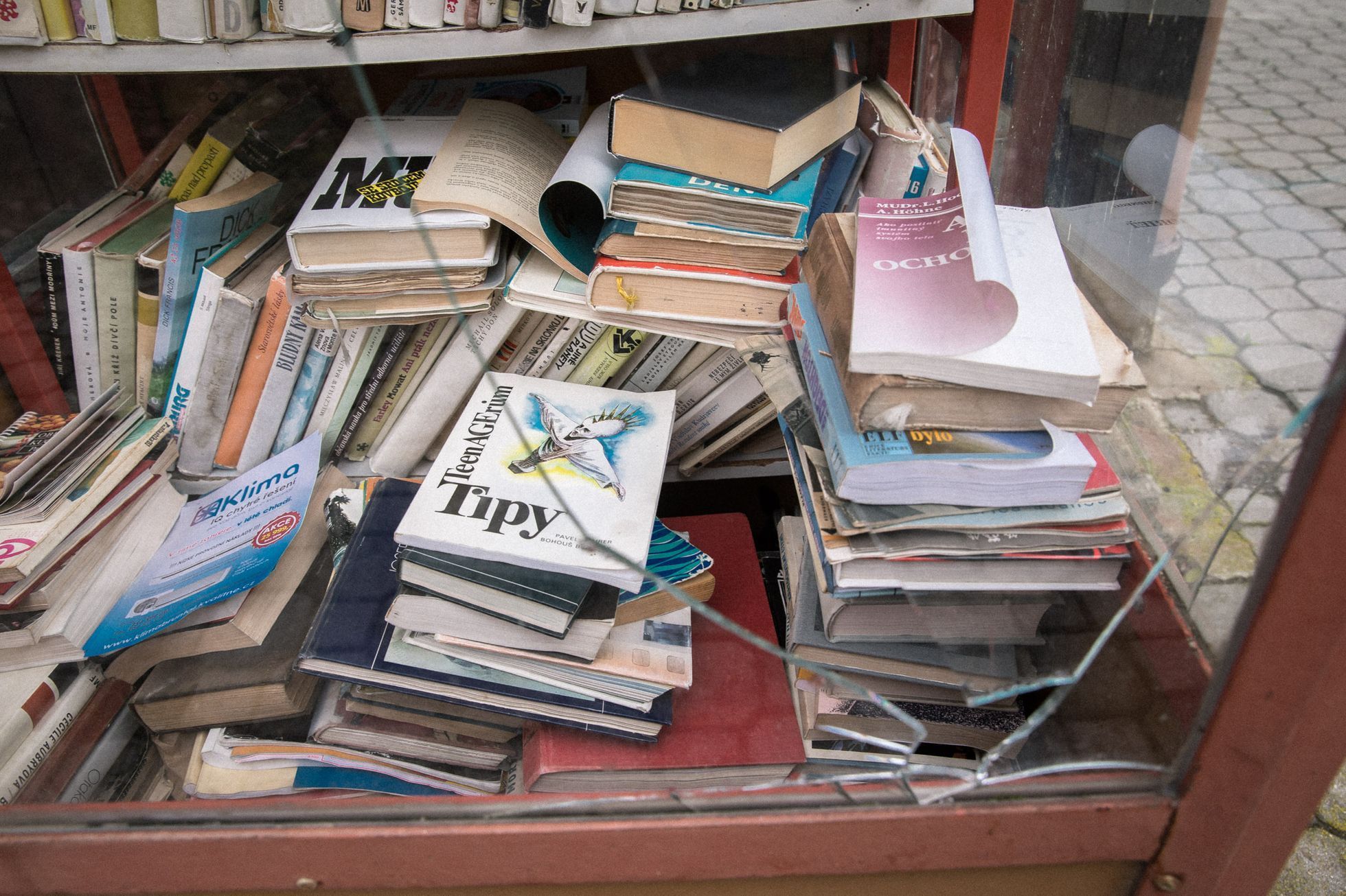 Kralice nad Oslavou, vyznamenaný starosta Emil Dračka (SPOZ), Kralická bible