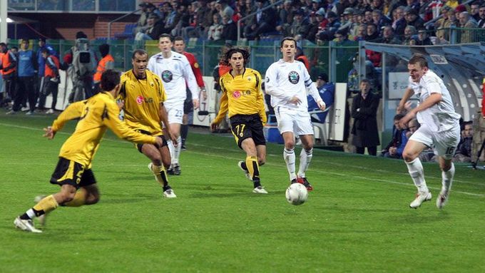 Rivaldo uspěl v Mladé Boleslavi, postup v Poháru UEFA slaví Hamburk