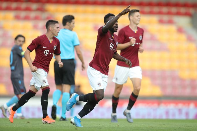 Kanga slaví v zápase EL Sparta - Trabzonspor