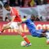Fotbal, finále Evropské ligy, Chelsea - Benfica: Ramires (vpravo) - Nemanja Matič