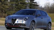 Alfa Romeo Giulietta Veloce - 1.8 TBi (177 kW), z 0 na 100 km/h za 6,0 s, kufr 350/1045 l. Cena: 814 500 korun.