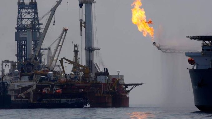 Koncern BP se snaží vinu za ropnou katastrofu svalit na jiné společnosti