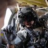 Nahlédněte mezi ostré hochy na základně U.S. Air Force v Kandaháru