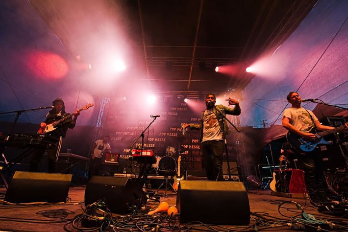 Snímek z vystoupení kapely Algiers.