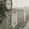 9/12| Fotogalerie: Žít jako kaskadér / Zákaz použití ve článcích!!! / Němé filmy / Harold Lloyd visí na hodinách