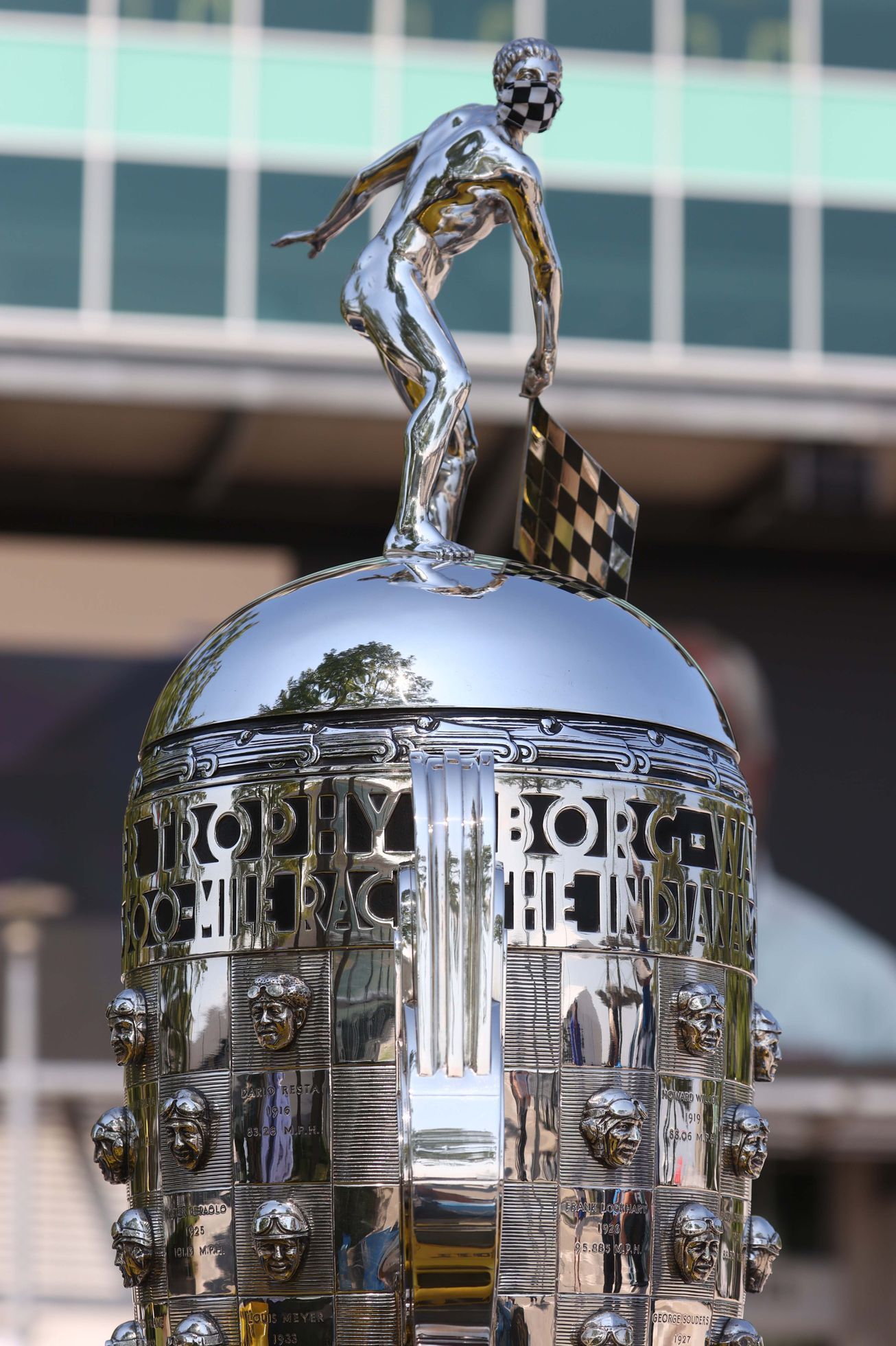 Borg-Warner Trophy pro vítěze závodu Indy 500