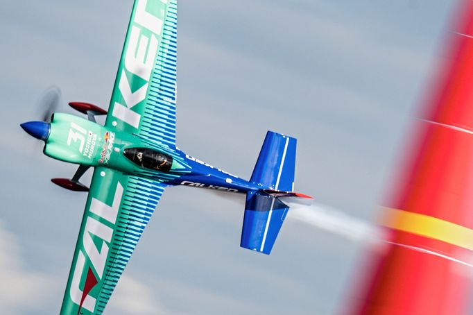 Jošihide Muroja v závodě Red Bull Air Race v Kazani 2019