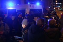 Policisté ve Štrasburku zabili podezřelého z útoku na vánoční trhy, potvrdil ministr