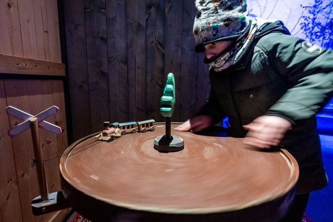 Snímek z Imaginární krajiny bratří Formanů.