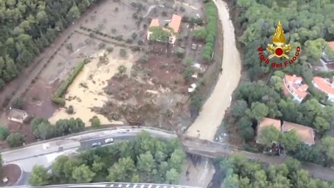 V Toskánsku zabíjely bleskové povodně. Část Livorna je pod bahnem