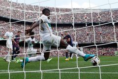 Fotbalisté Barcelony porazili Elche 3:0 a vedou španělskou ligu
