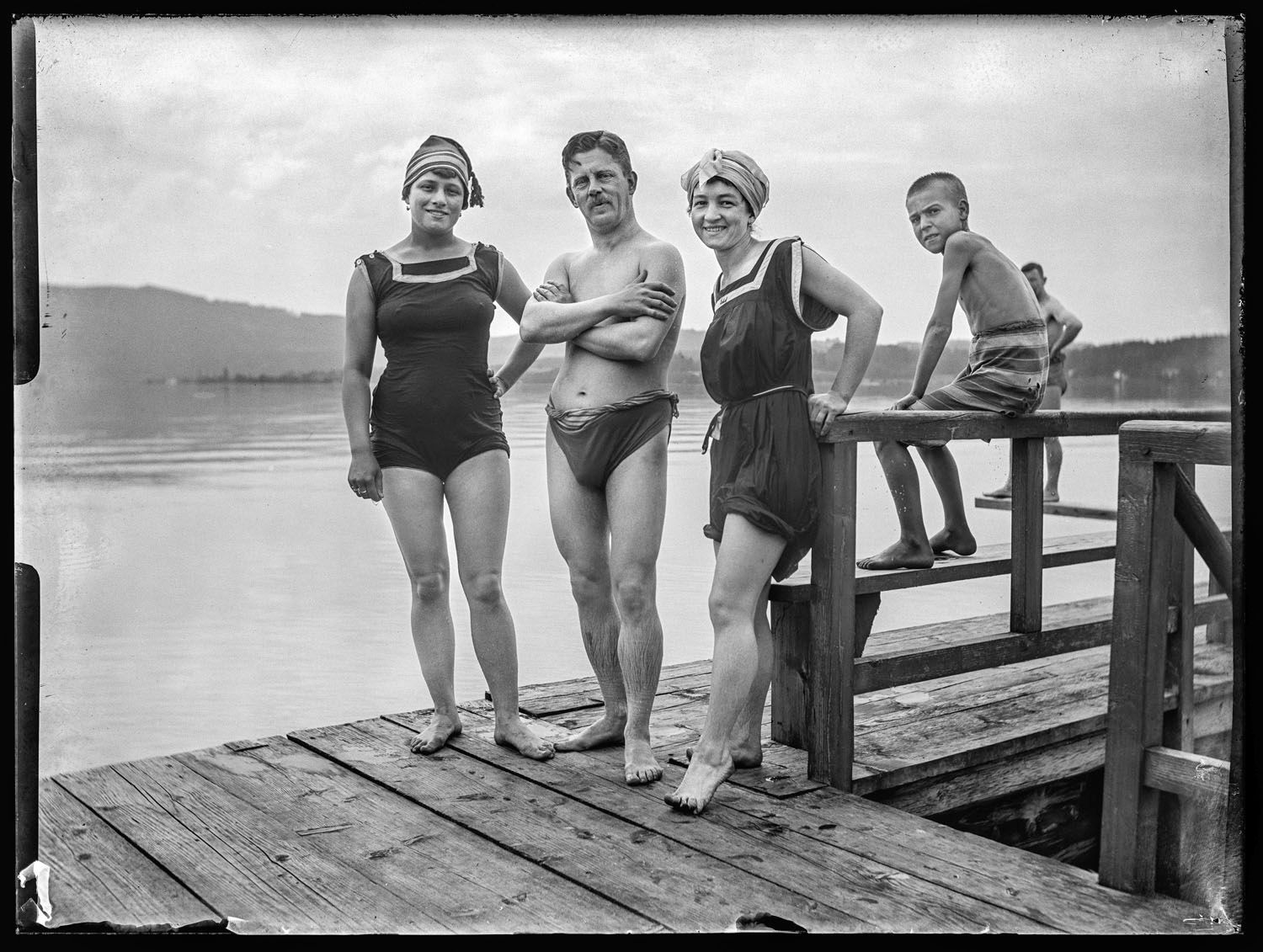 Negativy z popelnice, kniha, Martin Wágner, iniciativa, sbírka, archiv, Foto, fotografie, Magazín