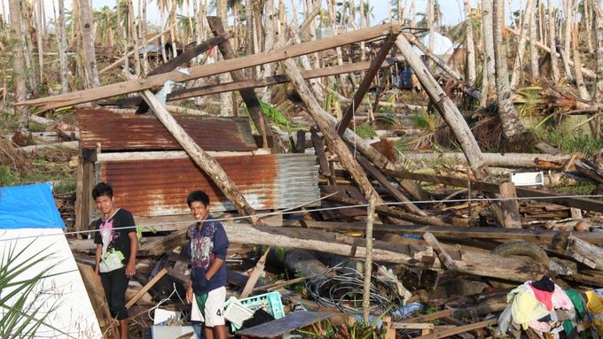 Fotky: Tak povstávají z popela tajfunem zničené Filipíny