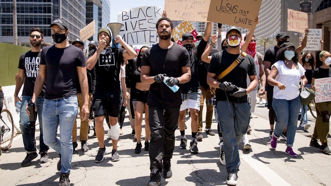 Michael B. Jordan, Kendrick Sampson a další se zúčastnili protestu Black Lives Matter v kalifornském Beverly Hills.