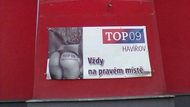 V hlasování odborné poroty "uspěla" nejvíce havířovská buňka TOP 09.
Komentář: "Z ženy je zde strategicky použita pouze část jejího těla, která celou osobu redukuje jen na její sexualitu, a tu komerčně využívá. Nehledě na razítko na odhalených hýždích, z něhož je patrné určité 'označkování' ženy."