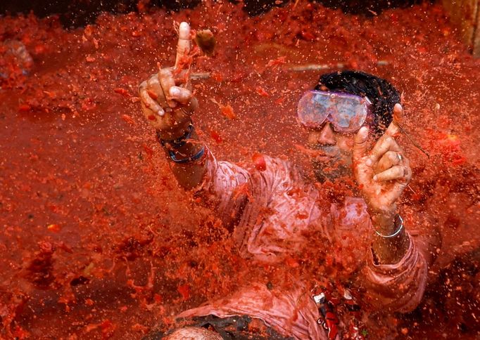 Rajčatová bitva "La Tomatina" ve španělském Bunolu 31. srpna 2022.