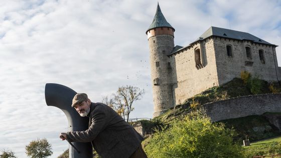 Kunětická hora neboli Kůňka, jak jí místní přezdívají, je oblíbenou destinací filmařů. Hrad tak například v minulosti posloužil jako vítané útočiště čaroději Rumburakovi.