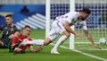 Olivier Giroud dává gól v zápase Francie - Bulharsko