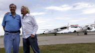 Branson projekt financuje, konstruktérem letadla je Burt Rutan (vlevo).