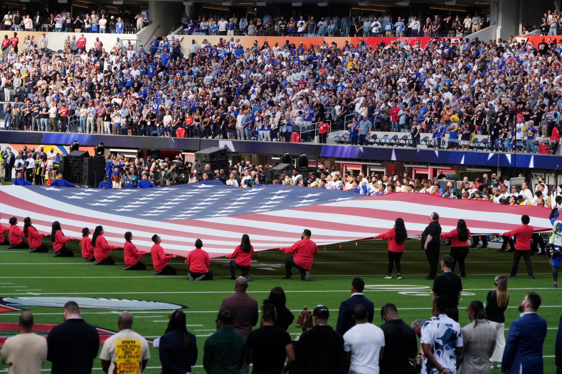 Předzápasový ceremoniál pře Super Bowlem LVI 2022 LA Rams - Cincinnati Bengals