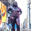 Price, Times Square, socha