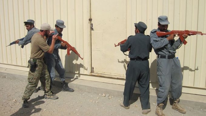 Základní výcvik afghánské speciální policejní jednotky.